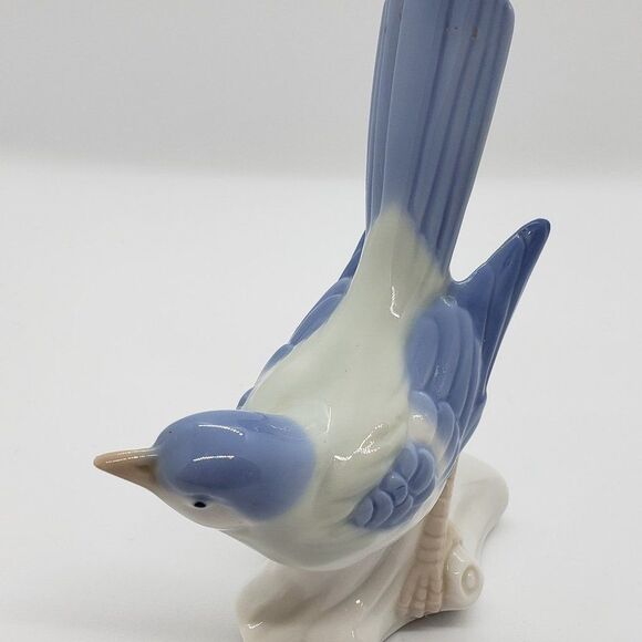 Handgemalt German Hand Painted Porcelain Blue & White Bird on Branch Figurine - Picture 10 of 10